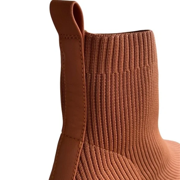 Joie Revolve Neely Sock Ribbed Ankle
Booties Sz 7.5 Chestnut Brown
Block Heel - Picture 12 of 13